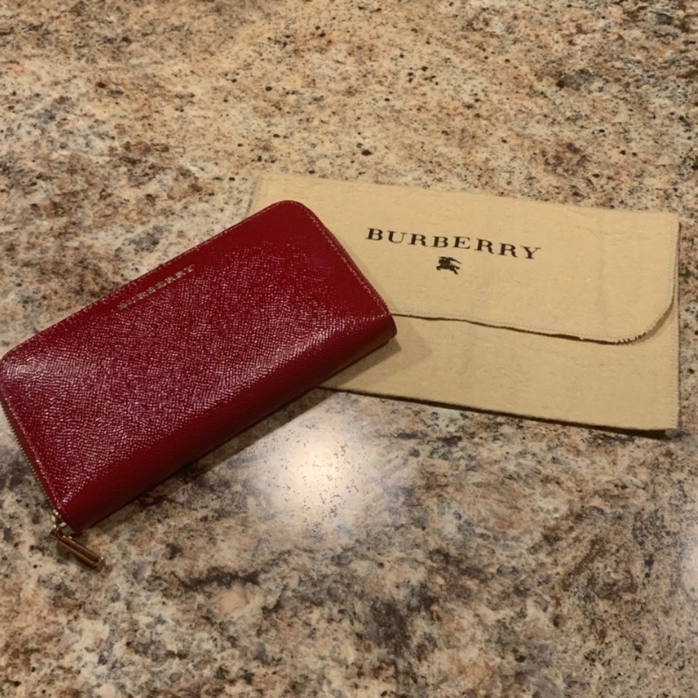 Burberry “Elmore” Full-Zip Wallet in Military Red